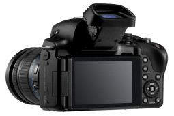Samsung NX30 - flagowy bezlusterkowiec systemu NX